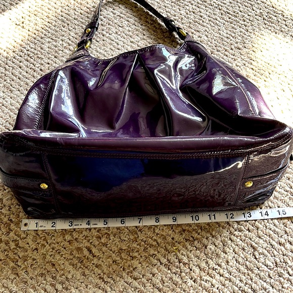 Coach Maggie Shoulder Bag in Patent Leather EUC - Picture 5 of 6